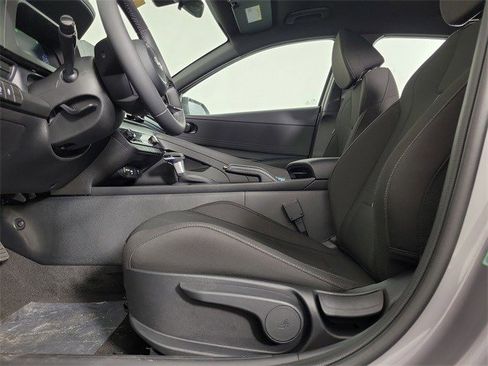 Used 2025 Hyundai Elantra Sport image 34