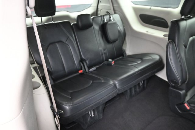Used 2022 Chrysler Pacifica Touring-L FWD image 14