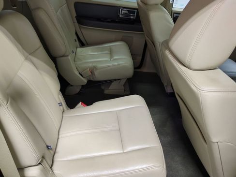 Used 2017 Lincoln Navigator Reserve image 28