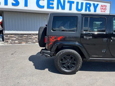 Used 2016 Jeep Wrangler Unlimited Sahara AWD/4WD image 16