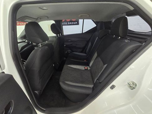 Used 2019 Nissan Kicks SV FWD image 13