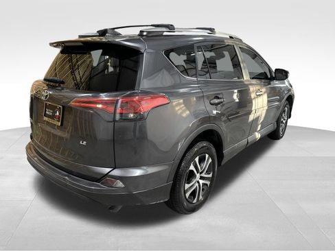 Used 2018 Toyota RAV4 LE FWD image 5