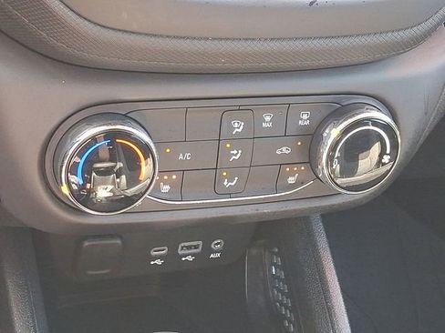 Used 2023 Chevrolet TrailBlazer LT FWD image 17