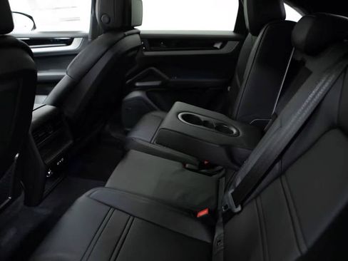Certified 2026 Porsche Cayenne Coupe AWD/4WD image 35