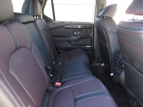 New 2025 Honda Pilot Black Edition image 10