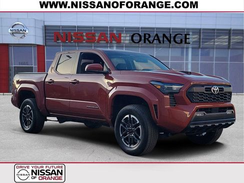 Used 2025 Toyota Tacoma TRD Sport AWD/4WD image 1