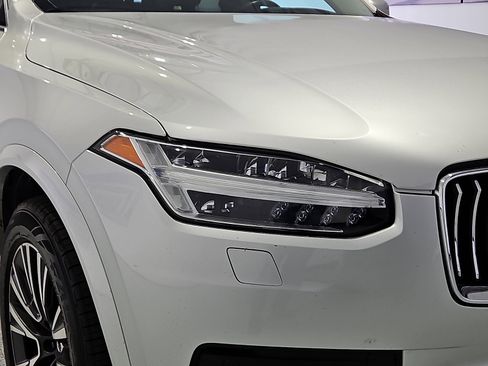 Used 2022 Volvo XC90 T6 Momentum image 6