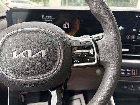 New 2025 Kia Carnival LX FWD image 29