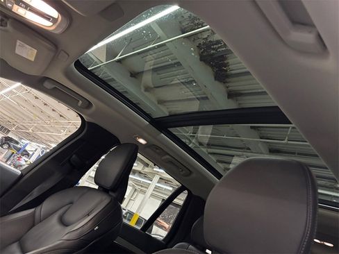 Certified 2023 Volvo XC90 B6 Ultimate image 33