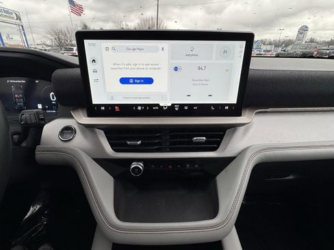 Used 2025 Ford Explorer Active w/ Active Comfort Package image 28