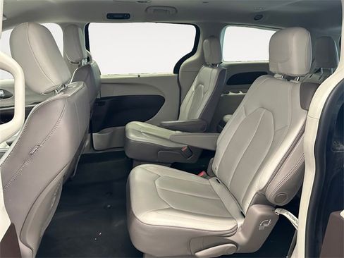 Used 2020 Chrysler Voyager Lxi w/ Cold Weather Group image 13