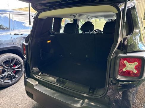 Used 2019 Jeep Renegade Sport w/ Sport Appearance Group FWD image 12