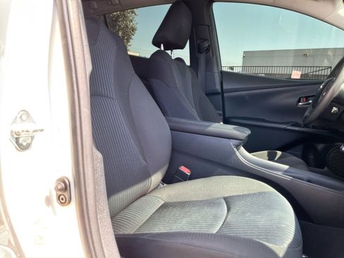 Used 2016 Toyota Prius Two FWD image 18