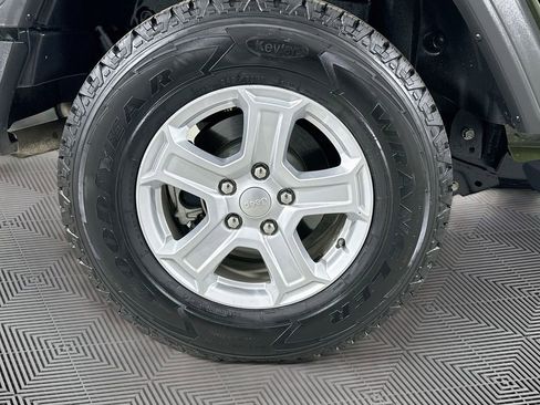 Used 2022 Jeep Wrangler Unlimited Sport AWD/4WD image 28