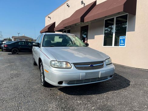 Used 2005 Chevrolet Malibu Classic FWD image 2
