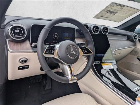 Used 2026 Mercedes-Benz GLC 300 image 3