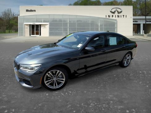 Used 2018 BMW 750i xDrive image 4