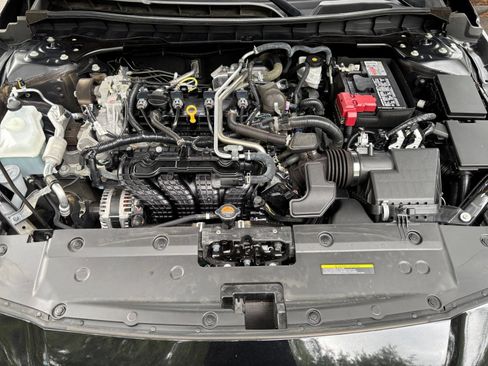 Used 2025 Nissan Altima 2.5 SV FWD image 32