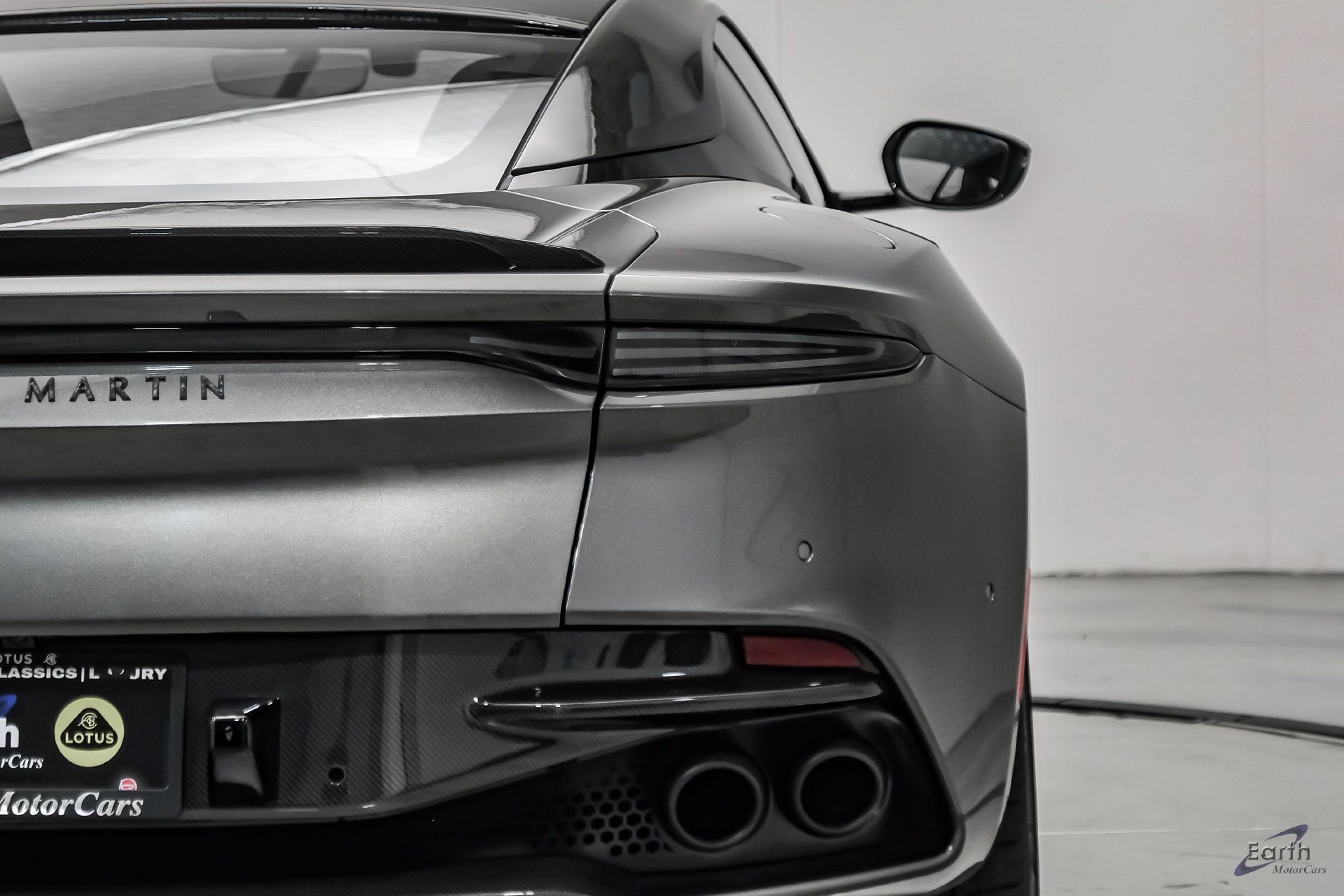 Used 2019 Aston Martin DBS Superleggera RWD image 15