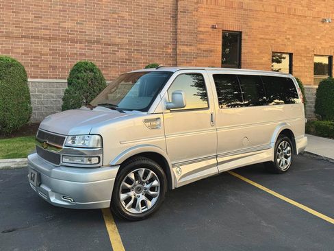 Used 2024 Chevrolet Express 2500 RWD image 1