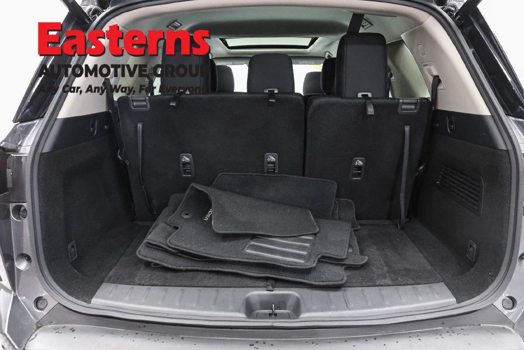 Used 2023 Nissan Pathfinder SV w/ SV Premium Package AWD/4WD image 11