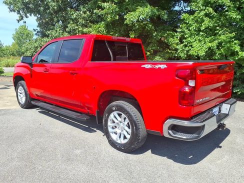 Used 2022 Chevrolet Silverado 1500 LT w/ Convenience Package II AWD/4WD image 3