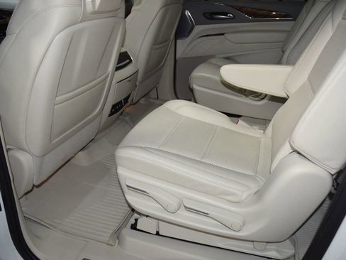 Used 2024 Cadillac Escalade ESV Sport Platinum w/ LPO, ONYX Package AWD/4WD image 45