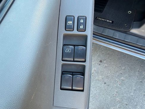 Used 2019 Nissan Frontier SV AWD/4WD image 23