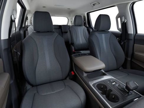 New 2027 Kia Carnival LX FWD image 15