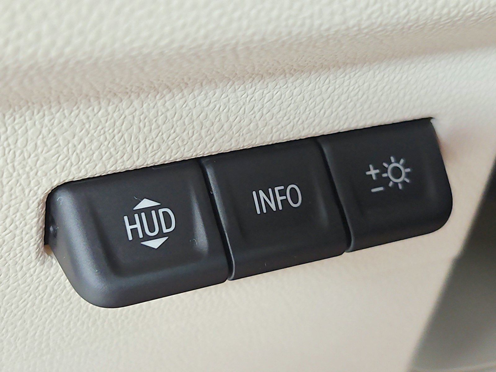 Used 2023 Buick Envision Essence w/ Technology Package I FWD image 27