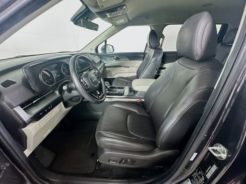 Used 2024 Kia Carnival LX image 13