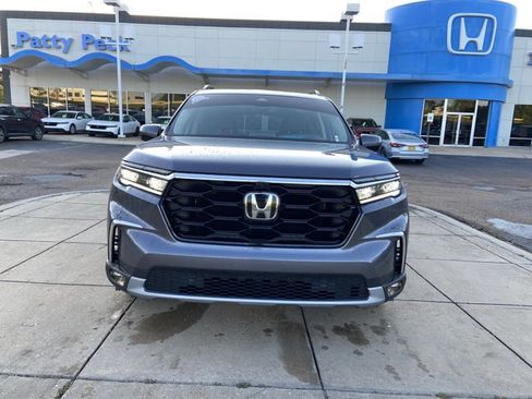 Used 2025 Honda Pilot Elite image 3