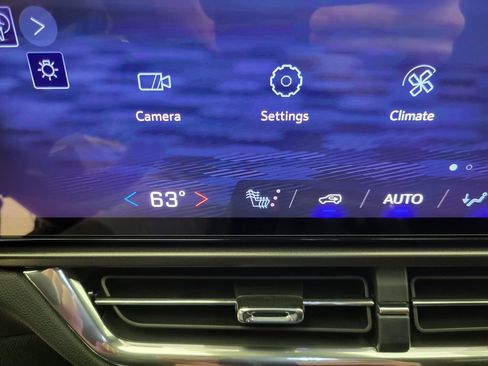 New 2026 Chevrolet Equinox EV LT image 9