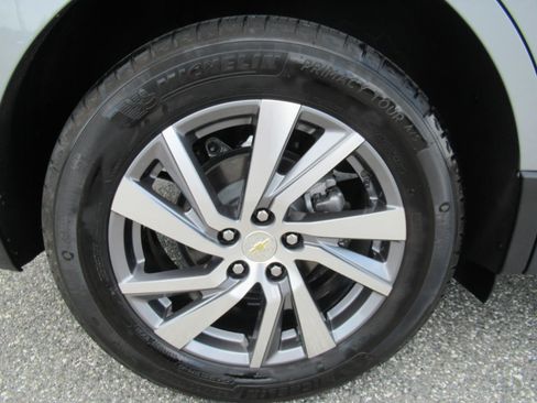 Used 2024 Chevrolet Equinox Premier FWD image 8
