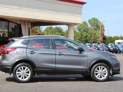 Used 2019 Nissan Rogue Sport SV image 3