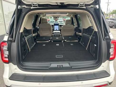 Used 2024 Ford Expedition Limited AWD/4WD image 8