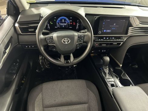 Used 2025 Toyota Camry LE image 21