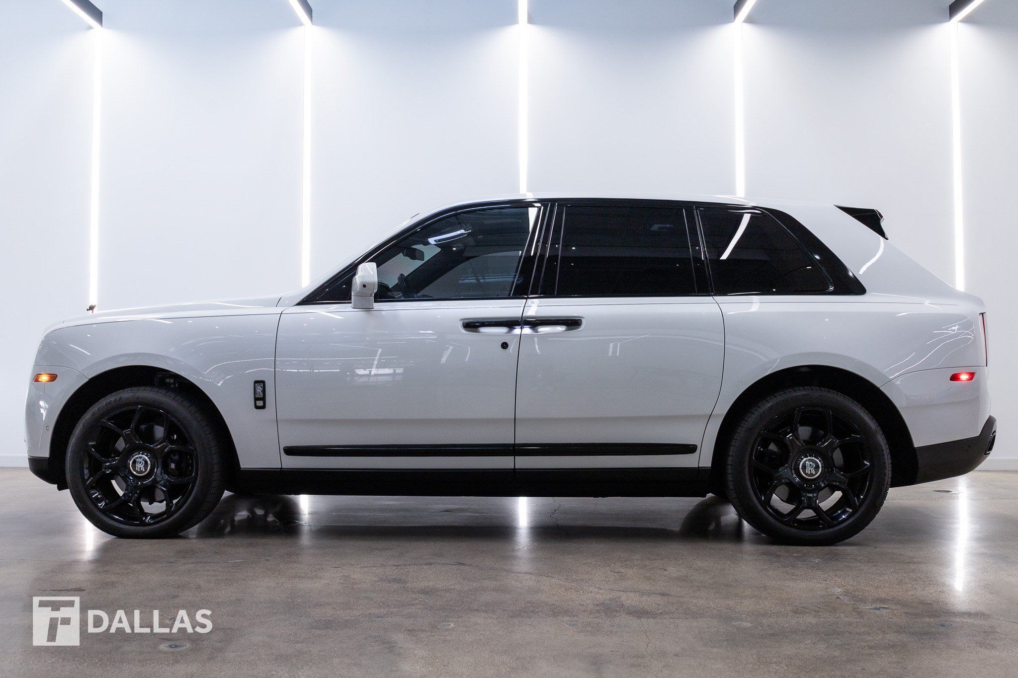 Used 2019 Rolls-Royce Cullinan AWD/4WD image 1