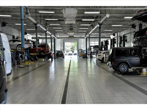 Certified 2026 Mercedes-Benz GLB 250 GLB 250 4MATIC image 32