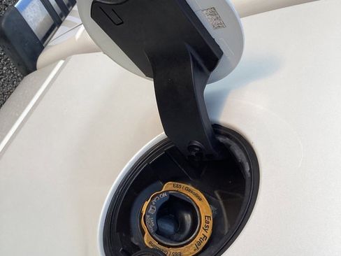 Used 2010 Ford F150 Lariat image 14