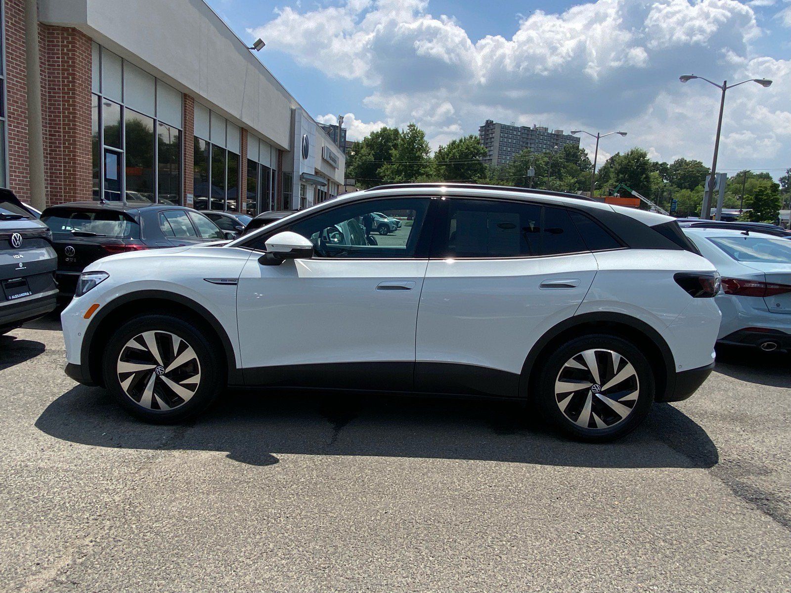 Used 2023 Volkswagen ID.4 Pro AWD/4WD image 2