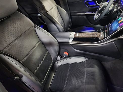 Used 2025 Mercedes-Benz GLC 300 4MATIC image 32