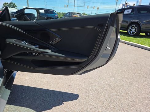 Used 2023 Chevrolet Corvette Stingray Premium Conv w/ Z51 Performance Package RWD image 33
