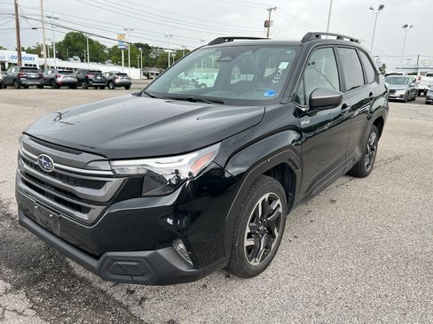 Used 2025 Subaru Forester Premium AWD/4WD image 1