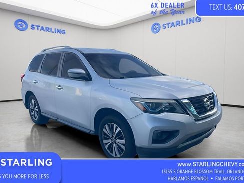 Used 2018 Nissan Pathfinder SV AWD/4WD image 2