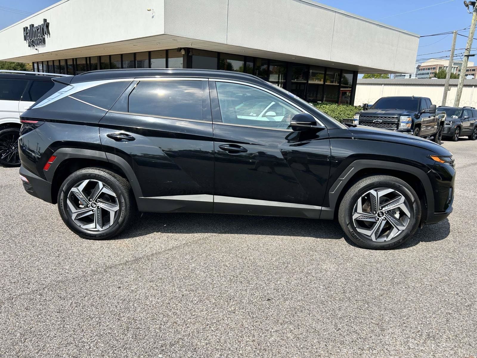 Used 2022 Hyundai Tucson Limited AWD/4WD image 2