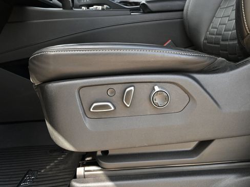 Used 2023 Cadillac Escalade V AWD/4WD image 17