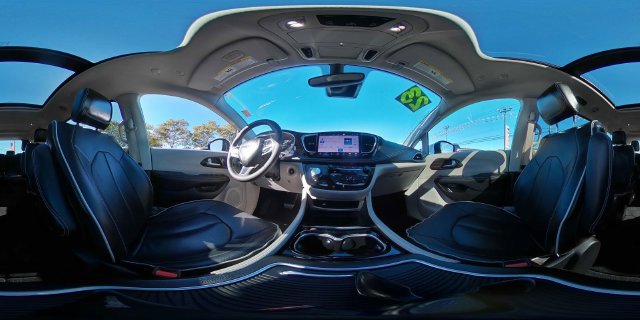 Used 2023 Chrysler Pacifica Limited FWD image 1