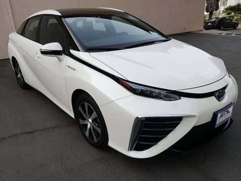 Used 2017 Toyota Mirai FWD image 21