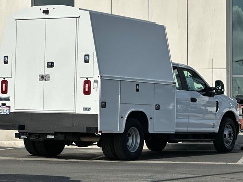 Used 2022 Ford F350 XL w/ Power Equipment Group image 3